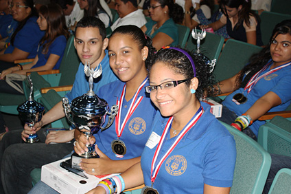 La Escuela Áurea E. Quiles, de Guánica obtuvo premios en las categorías de Mejor composición cristalina y Mejor plan de trabajo.