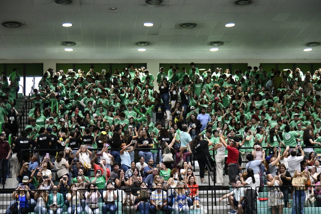 El Recinto Universitario de Mayagüez (RUM), de la Universidad de Puerto Rico (UPR), le dio la bienvenida a 2,245 estudiantes de nuevo ingreso en su emblemática actividad de orientación, como preámbulo al estreno de su carrera académica con la ya tradicional Investidura Colegial, en el Coliseo Rafael A. Mangual. Foto Carlos Díaz/Prensa RUM