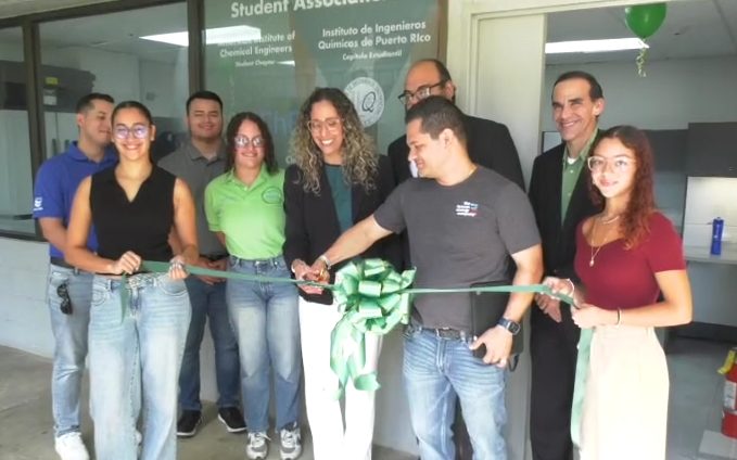 Foto del corte de cinta con los principales portavoces del RUM.