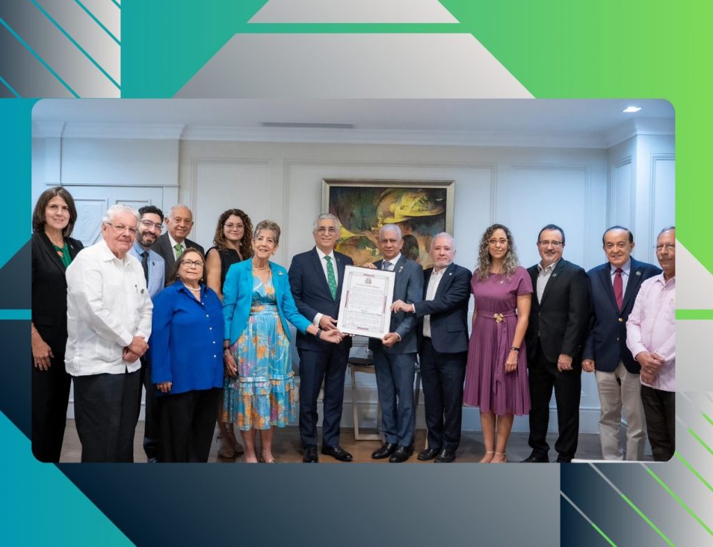 Con el fin de fortalecer los vínculos académicos entre la República Dominicana (RD) y el Recinto Universitario de Mayagüez (RUM) de la Universidad de Puerto Rico (UPR), una delegación colegial viajó hasta el vecino país para visitar varias universidades dominicanas y promover las oportunidades educativas que ofrece el RUM.