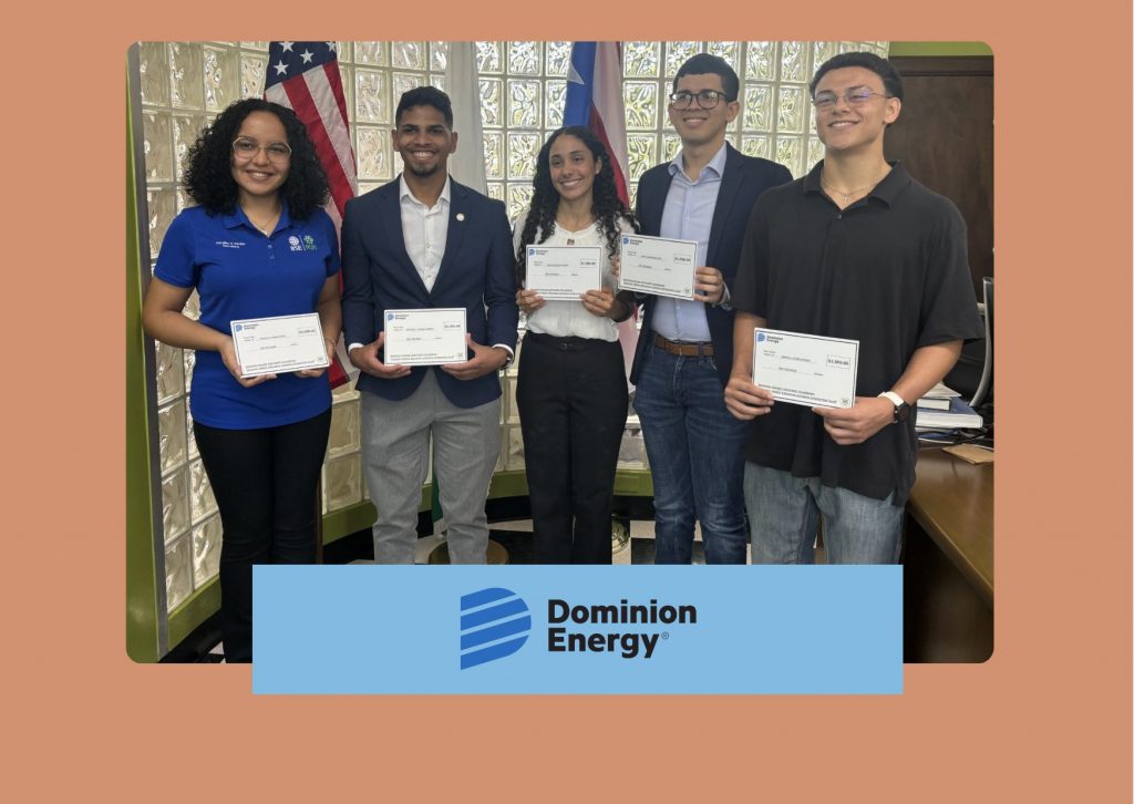 Cinco estudiantes del Colegio de Ingeniería, del Recinto Universitario de Mayagüez (RUM), recibieron la beca Dominion Energy, en la más reciente entrega a su segundo cohorte, como parte del donativo de $150 mil dólares que la empresa de energía otorgó el año pasado a la institución para estos fines. Los colegiales de los departamentos de Ingeniería Industrial, Ingeniería Mecánica e Ingeniería Civil fueron premiados con $2 mil dólares cada uno, en reconocimiento a su desempeño académico.