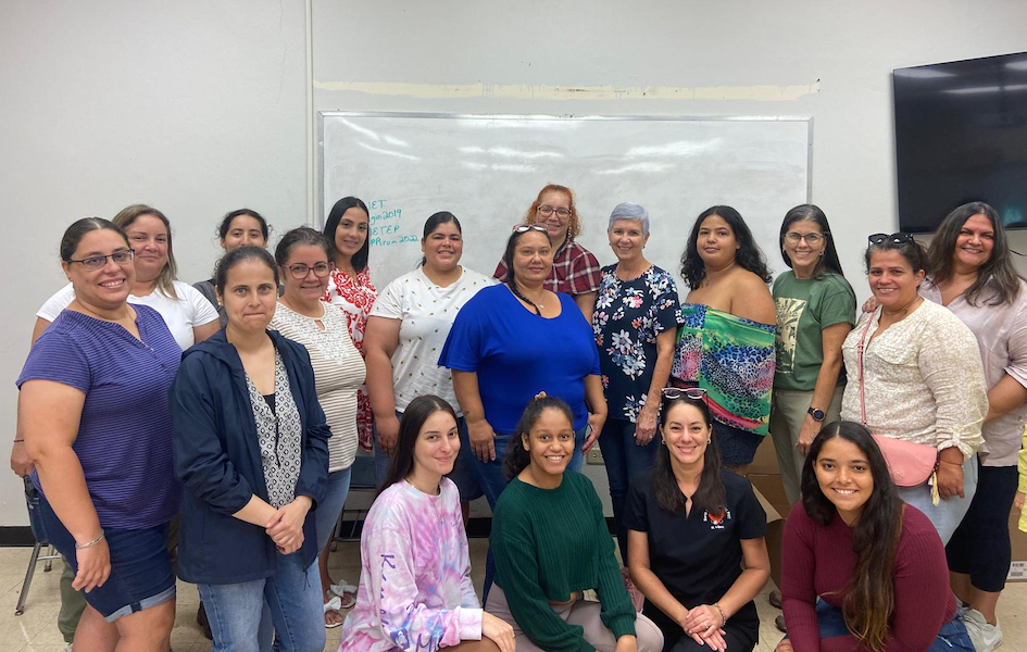 El grupo de agroempresarias tomó una serie de talleres y presentaciones para beneficiar sus iniciativas agrícolas. Foto suministrada