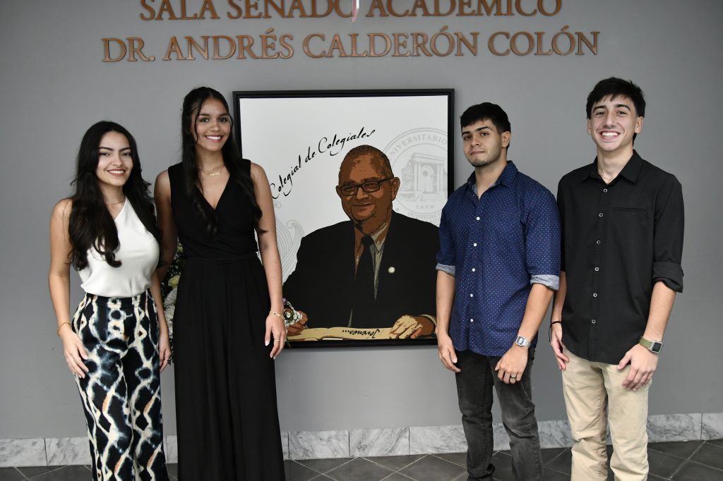 Desde la izquierda los estudiantes, Josephine Santiago Hernández, Verónica Isabel García Méndez, Adrián Cartagena y Franco Andrés Marrero Pagán, de Ingeniería Mecánica fueron los becados en una undécima edición de las Becas Dr. Andrés Calderón Colón. Foto Carlos Díaz/Prensa RUM