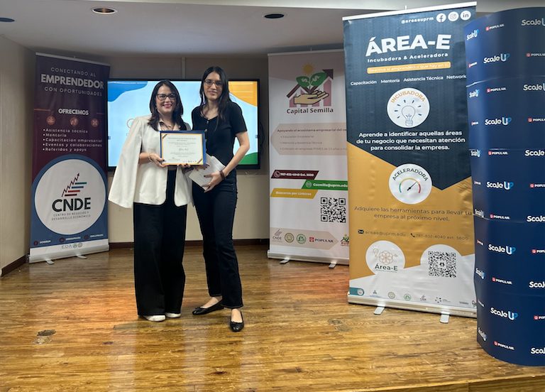 El proyecto Área Emprendedora (ÁREA-E), adscrito al Centro de Negocios y Desarrollo Económico en el Colegio de Administración de Empresas (ADEM) del Recinto Universitario de Mayagüez (RUM) de la Universidad de Puerto Rico (UPR), celebró con éxito la graduación de su quinto cohorte de empresarios. Suministrada