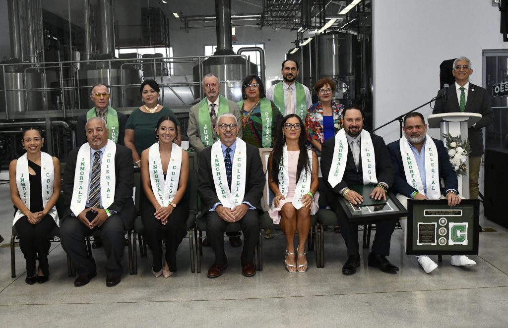 También se celebró la Vigésima octava Ceremonia de Exaltación al Pabellón del Inmortal del Deporte Colegial honró a figuras destacadas del deporte . Foto Carlos Díaz/Prensa RUM