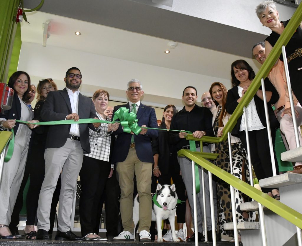 El Departamento de Consejería y Servicios Psicológicos (DCSP), adscrito al Decanato de Estudiantes del Recinto Universitario de Mayagüez (RUM), inauguró sus remodeladas instalaciones en el quinto piso del Centro de Estudiantes, lo que permitió consolidación en un solo lugar de todos sus servicios de apoyo estudiantil.  Foto Carlos Díaz/Prensa RUM